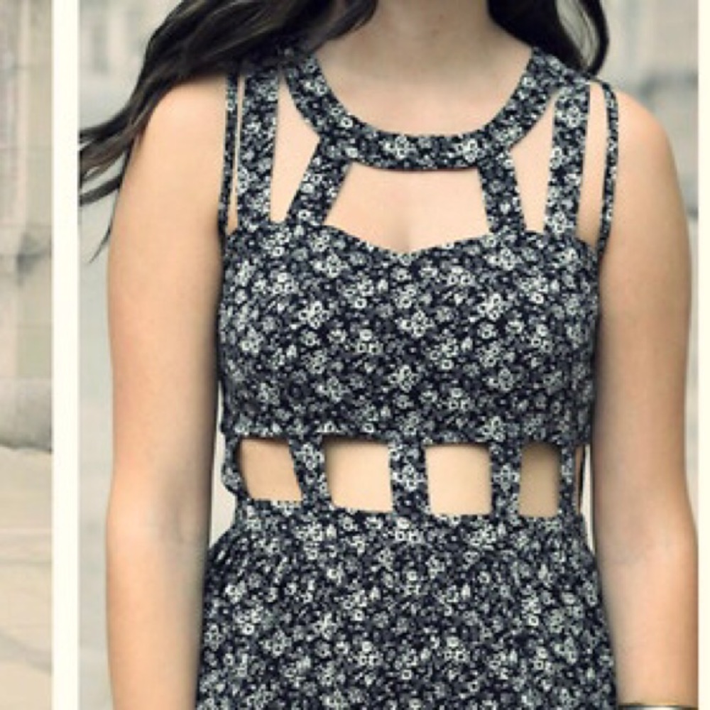 FOREVER 21 // Floral Cutout Skater Dress - Picture 3 of 8